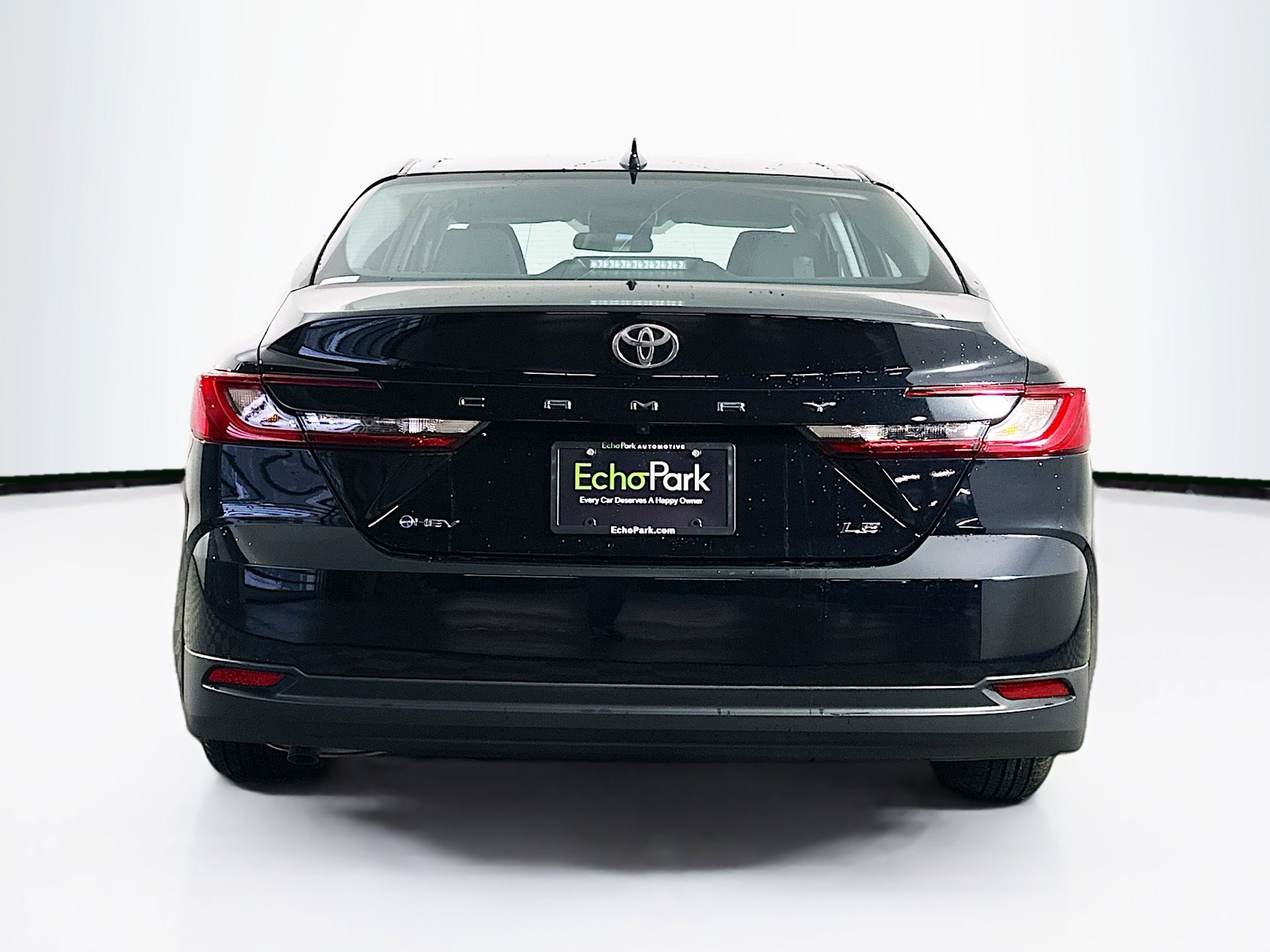 Used 2025 Toyota Camry LE image 7