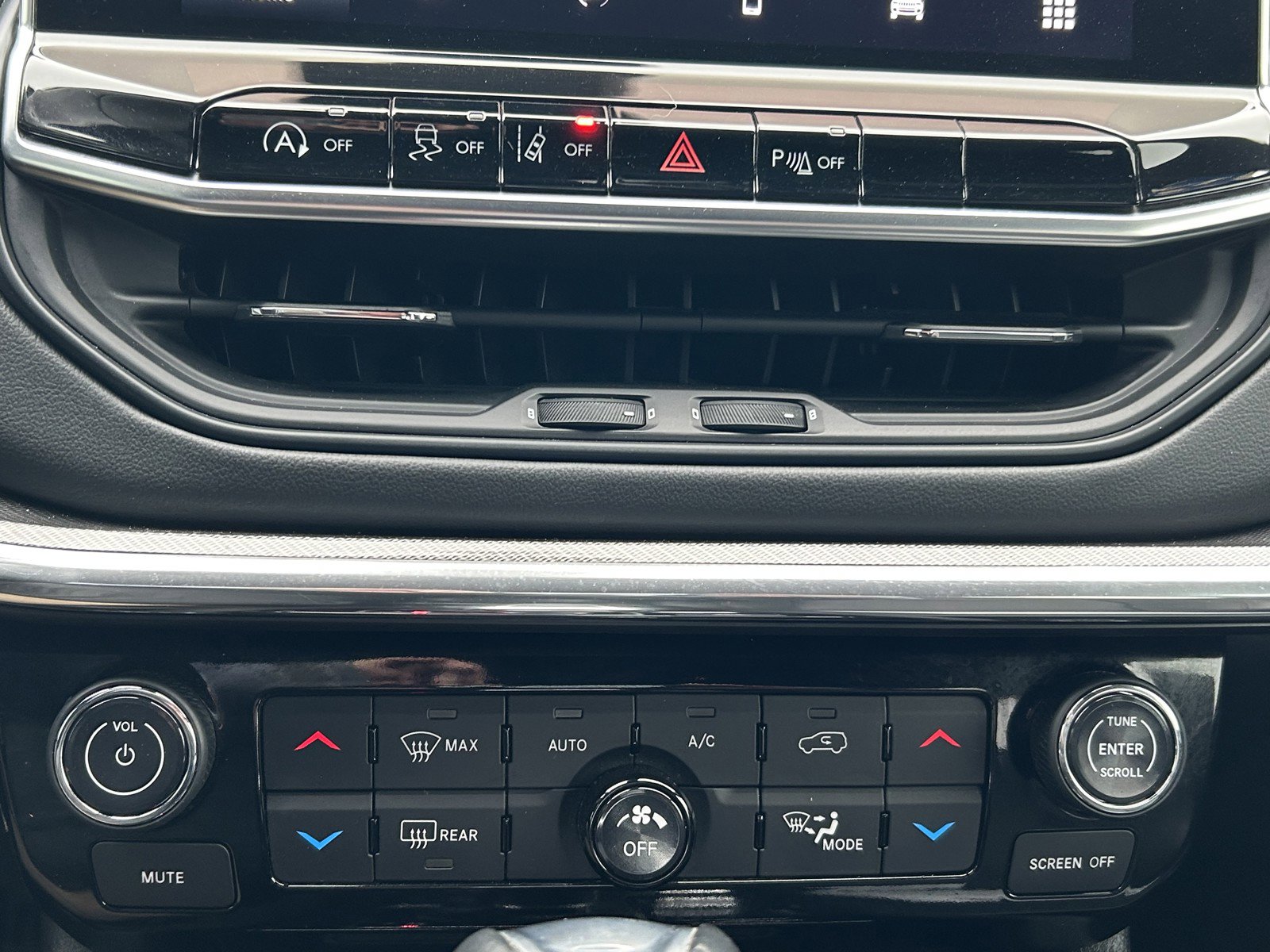 Used 2023 Jeep Compass Limited image 29