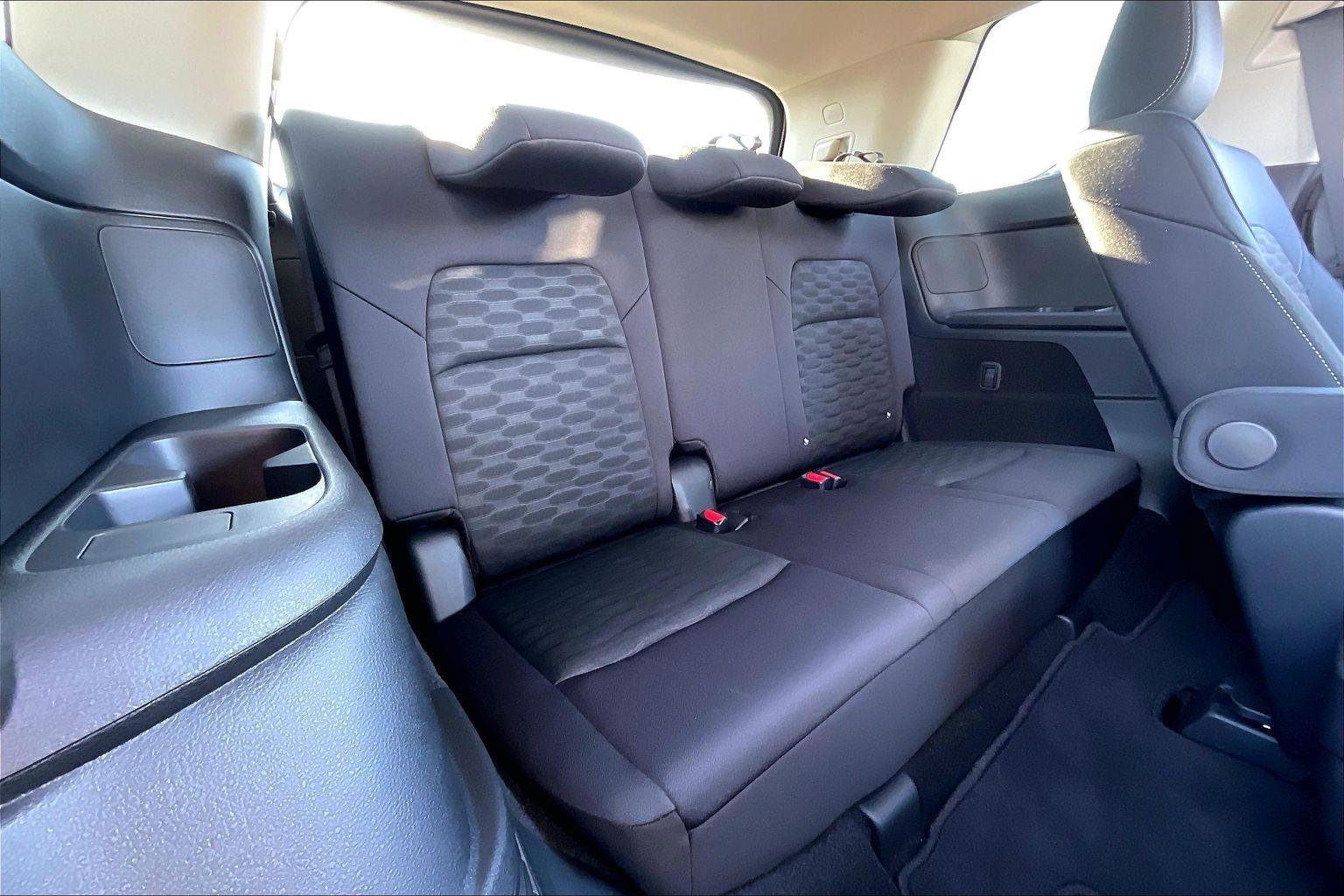 Used 2025 Nissan Pathfinder SV w/ SV Premium Package image 28