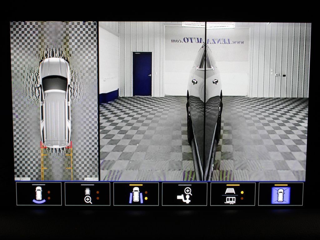 Used 2024 GMC Yukon XL SLT w/ SLT Luxury Package image 21