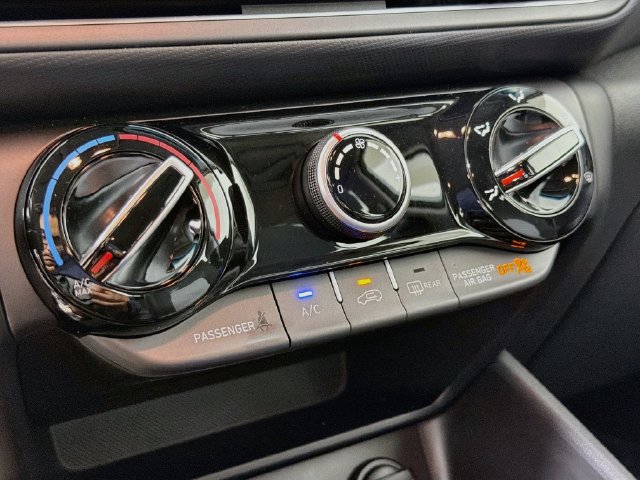 Used 2023 Hyundai Kona SE AWD/4WD image 21