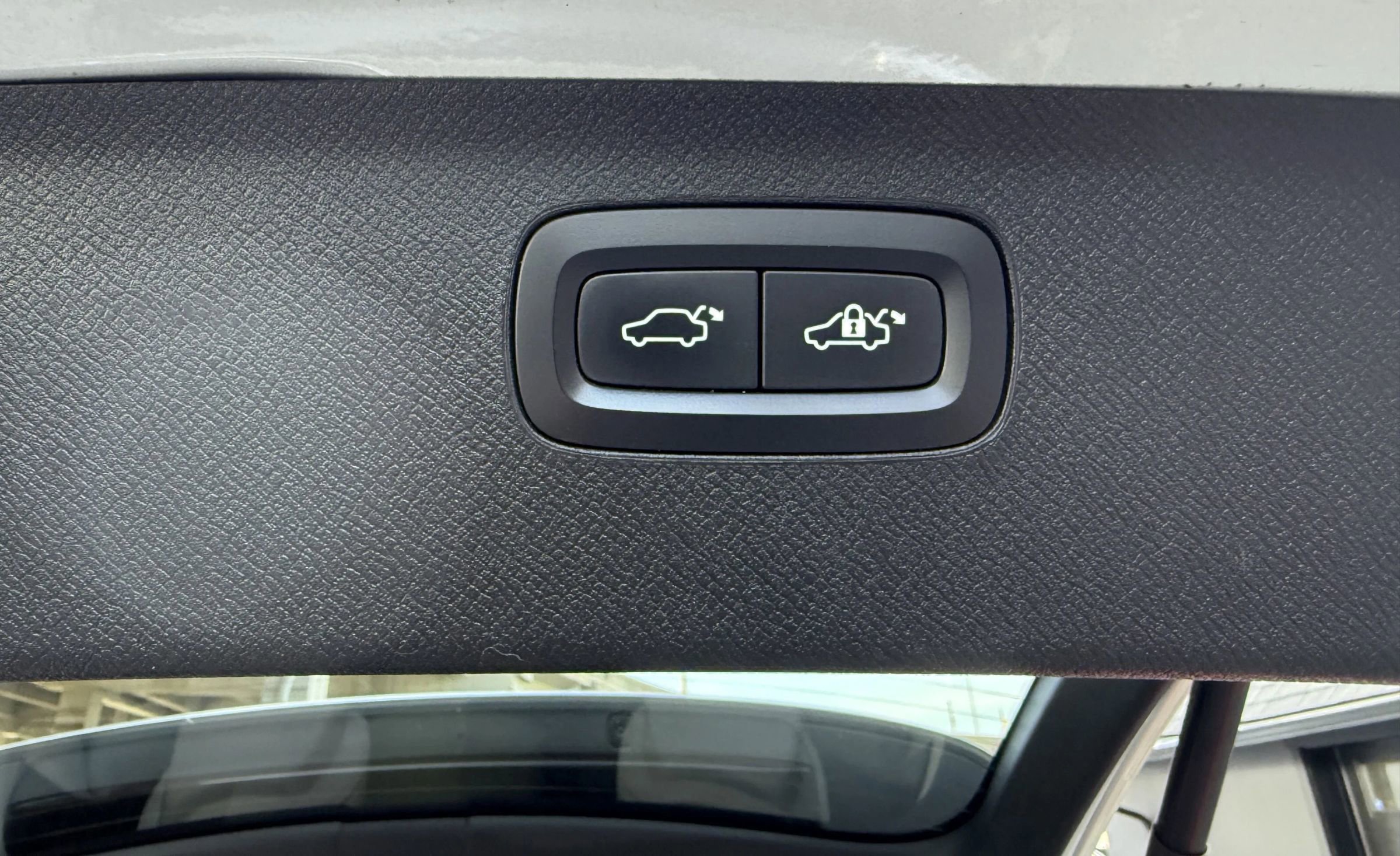 Used 2018 Volvo XC90 T6 Momentum w/ Convenience Package image 19