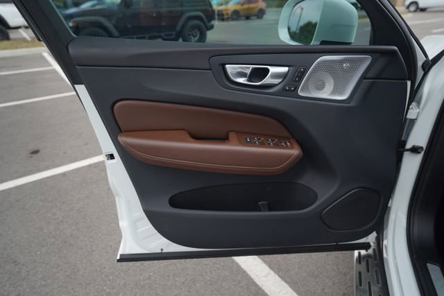 Used 2023 Volvo XC60 T8 Ultimate w/ Climate Package image 12