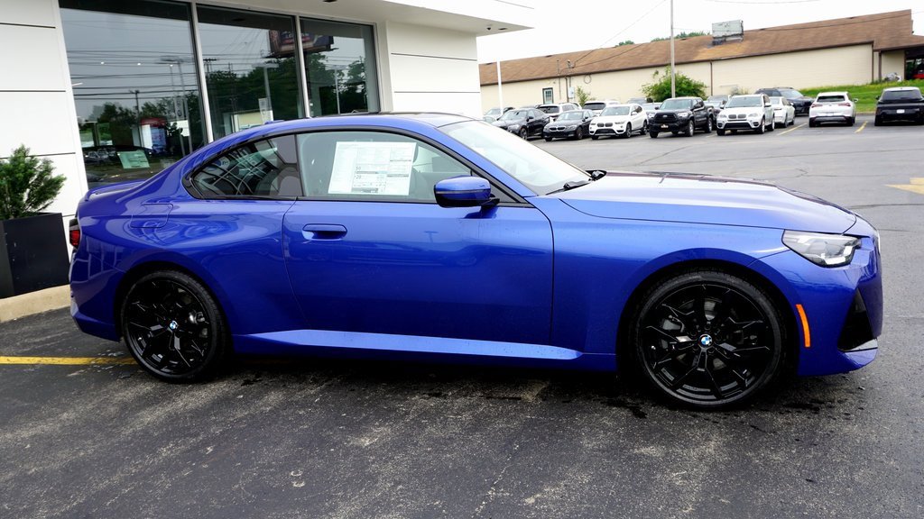 Used 2025 BMW 230i xDrive Coupe w/ M Sport Package image 4