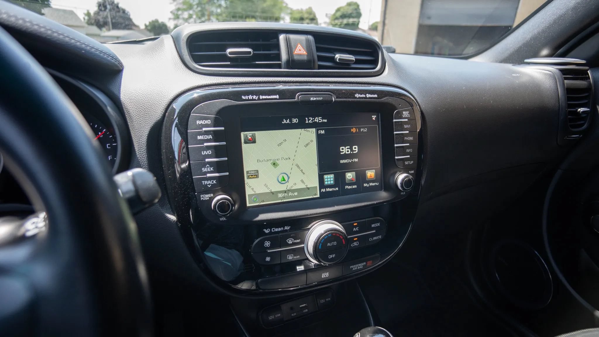 Used 2015 Kia Soul ! w/ Sun & Sound Package FWD image 21