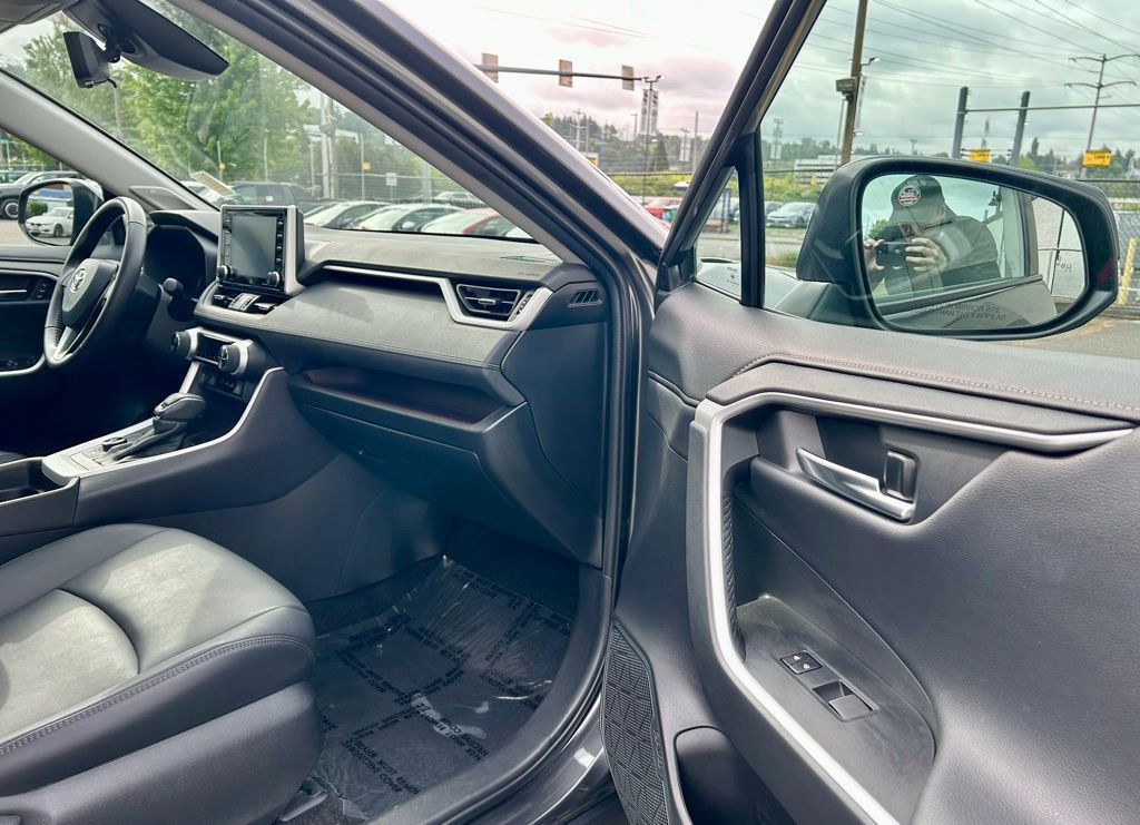 Used 2021 Toyota RAV4 Limited AWD/4WD image 15