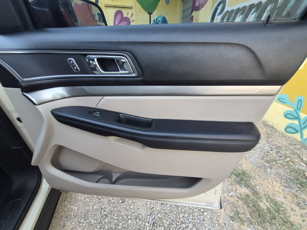 Used 2018 Ford Explorer XLT w/ Equipment Group 202A FWD image 19