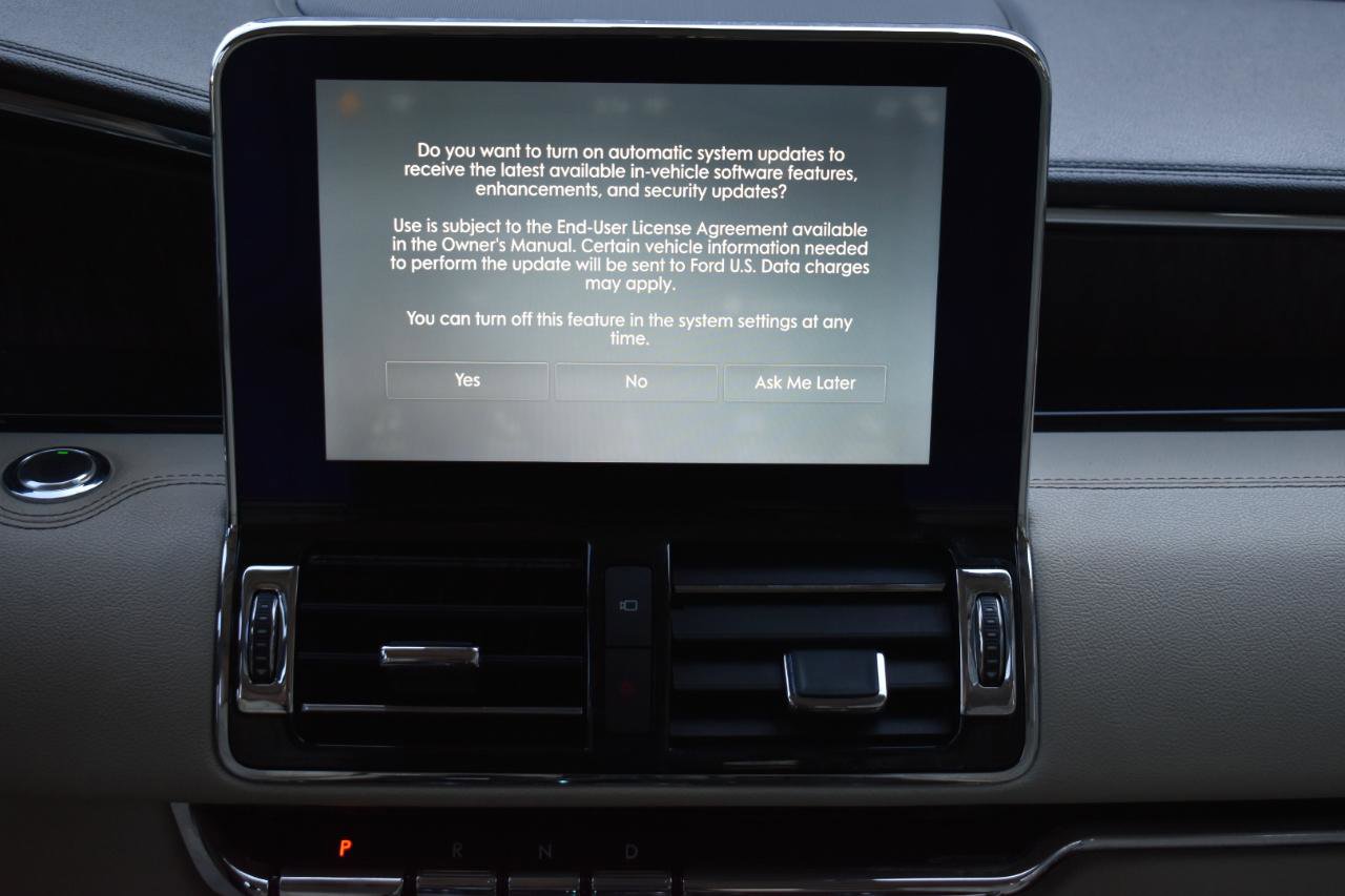 Used 2018 Lincoln Navigator Select RWD image 20