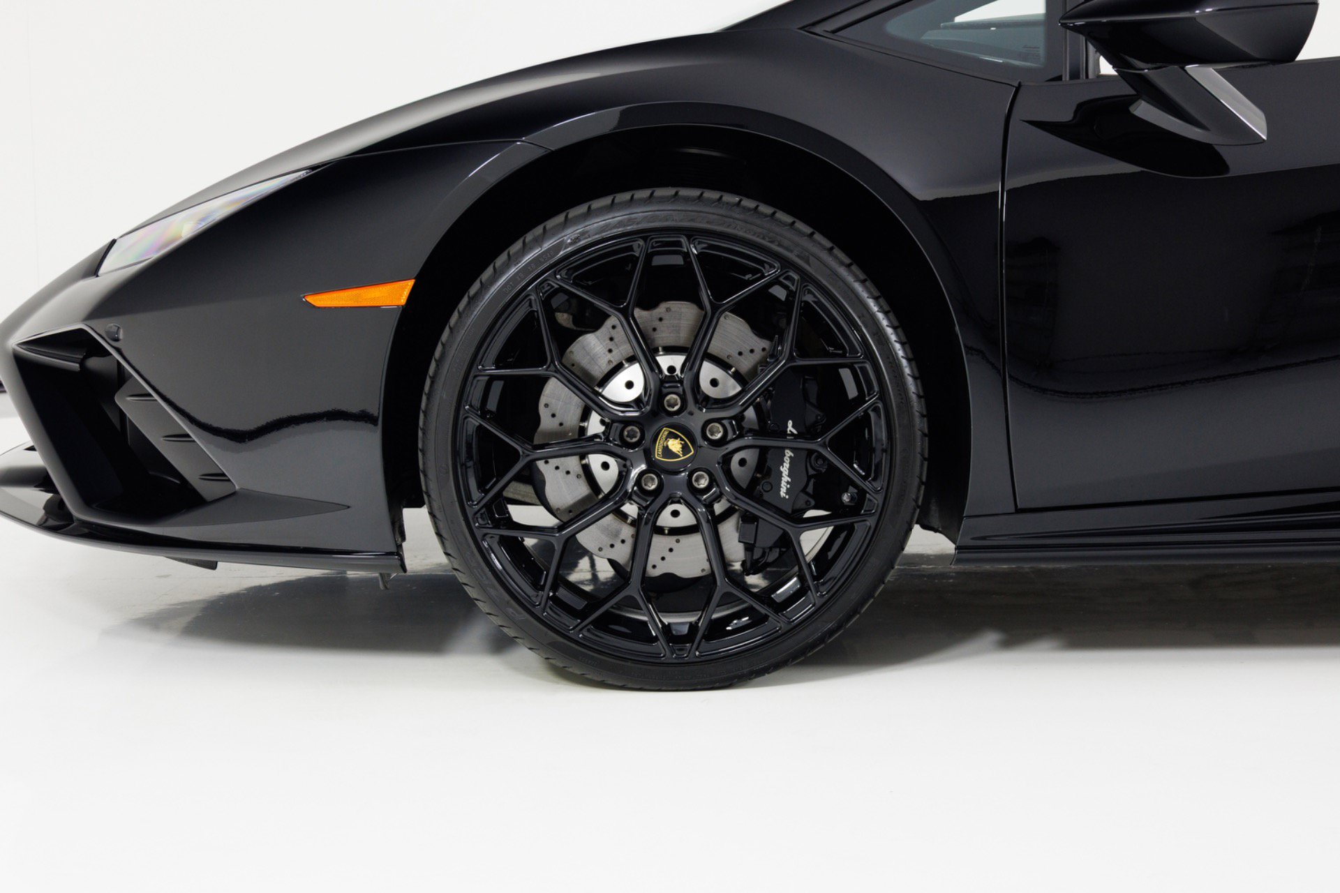 Used 2021 Lamborghini Huracan EVO RWD image 12