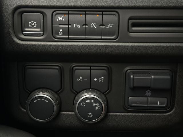 Used 2021 Chevrolet Suburban LT w/ LT Signature Package RWD image 23