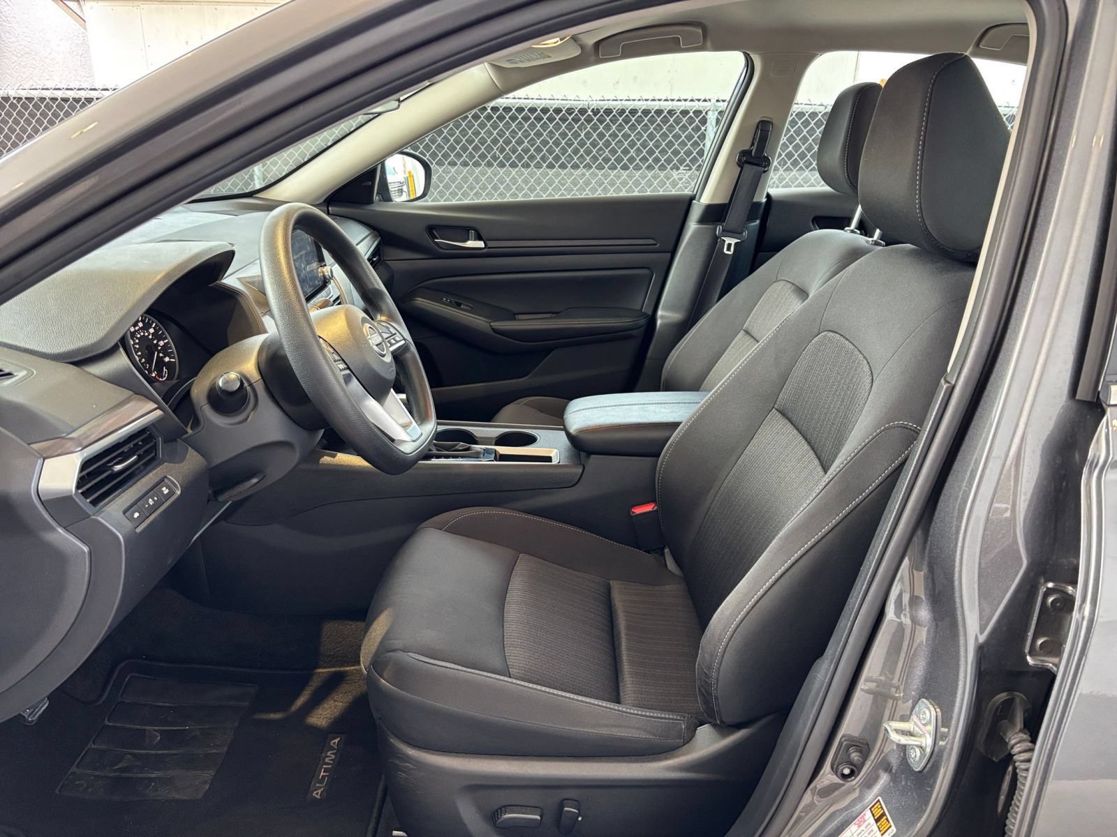 Used 2025 Nissan Altima 2.5 SV FWD image 27