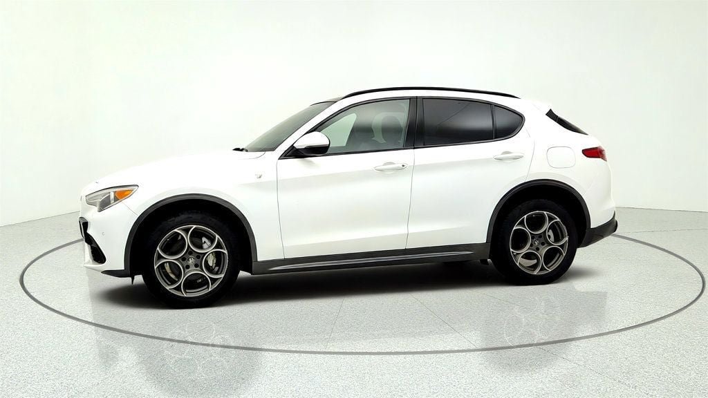 Used 2023 Alfa Romeo Stelvio Ti AWD/4WD image 8