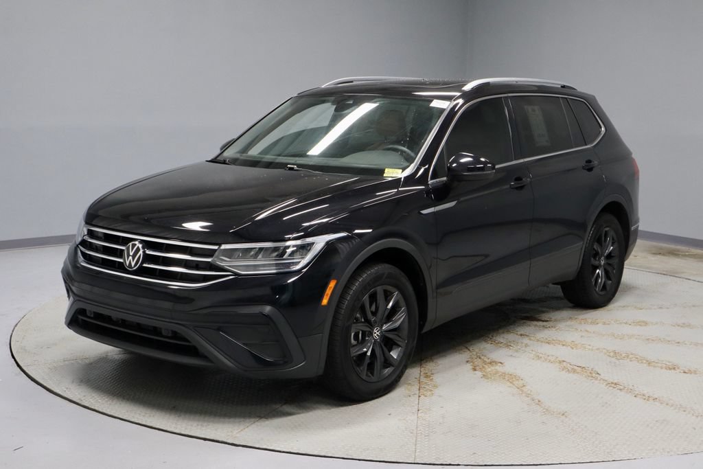 Used 2024 Volkswagen Tiguan SE w/ Panoramic Sunroof Package AWD/4WD image 8