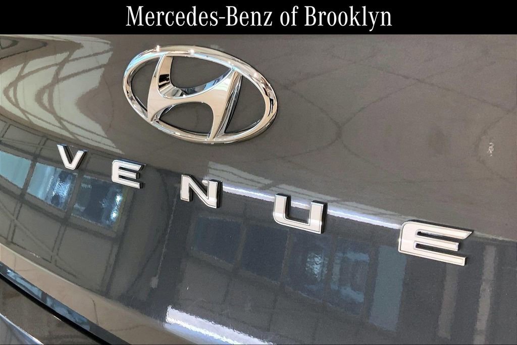 Used 2023 Hyundai Venue SEL FWD image 5