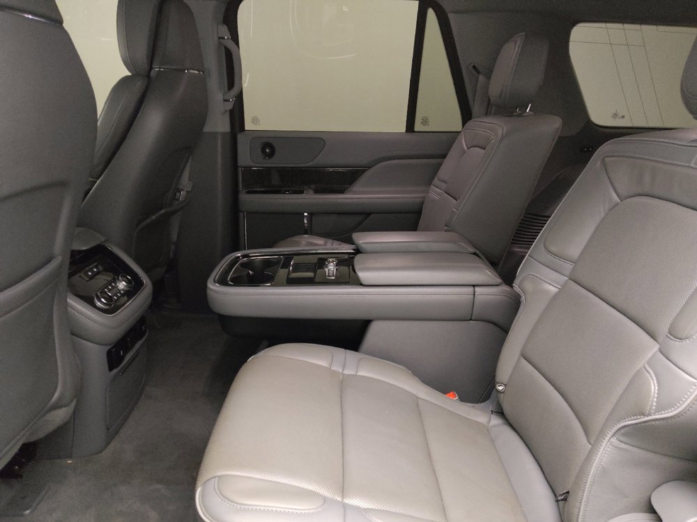 Used 2018 Lincoln Navigator L Reserve w/ Technology Package image 18