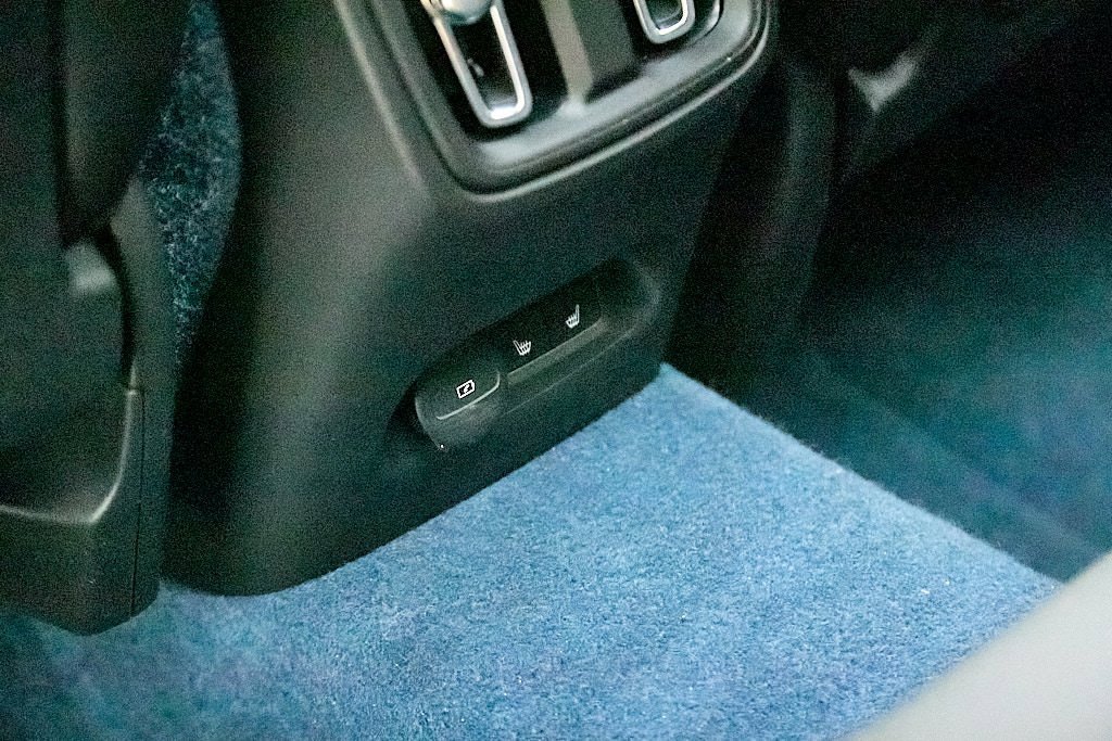 Certified 2023 Volvo XC40 Recharge Ultimate image 23