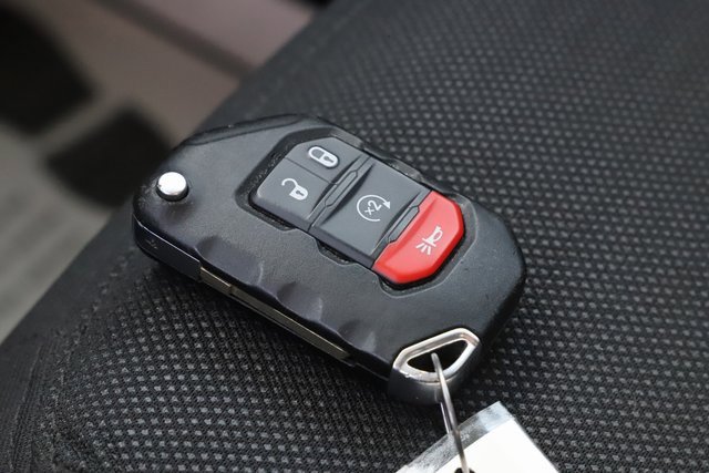 Used 2023 Jeep Gladiator Sport image 32