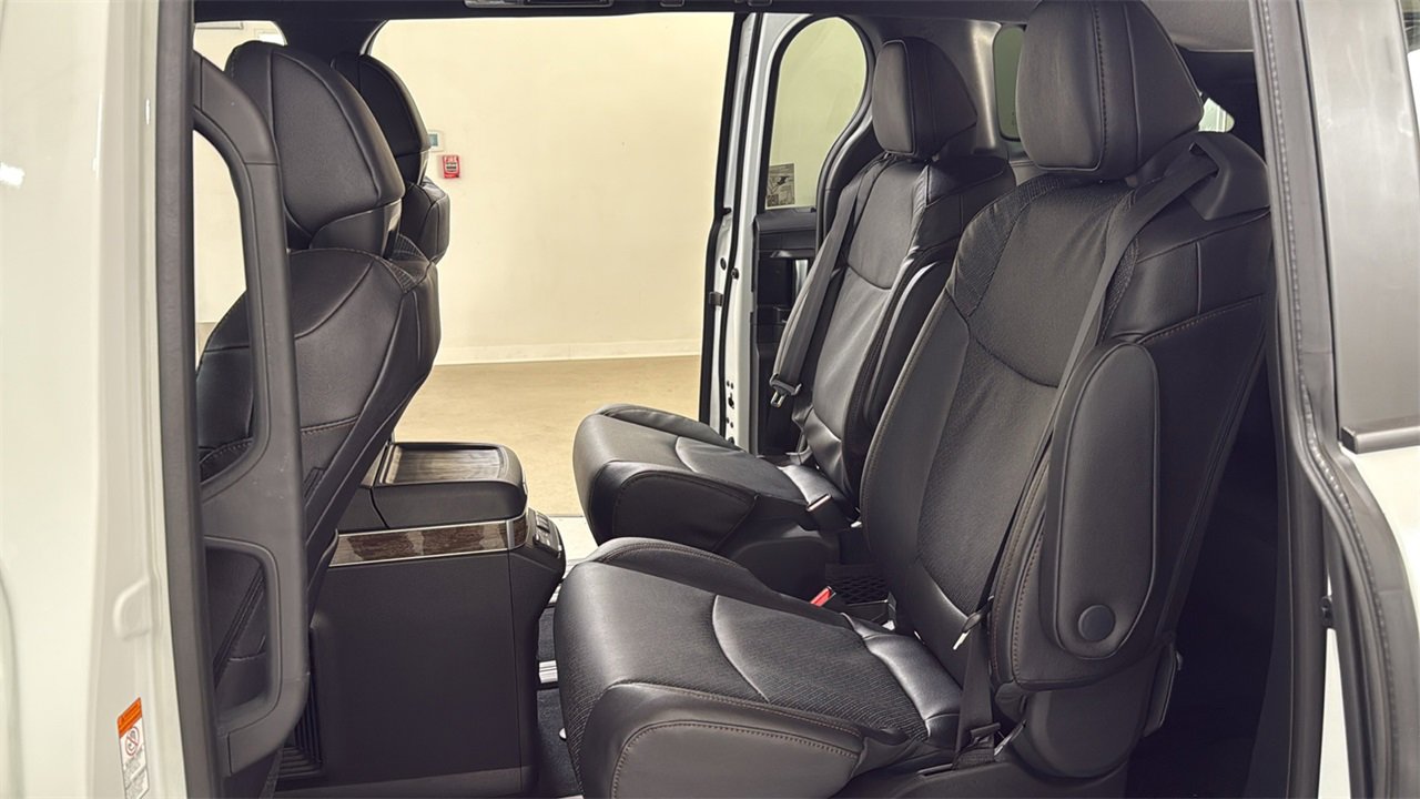 New 2026 Toyota Sienna Platinum image 15