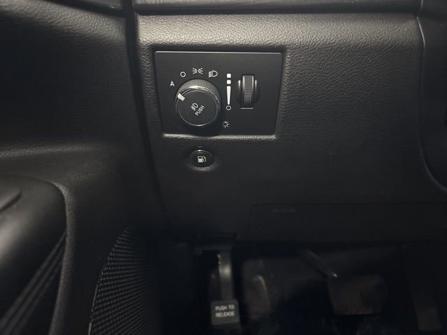 Used 2020 Jeep Grand Cherokee Altitude image 34