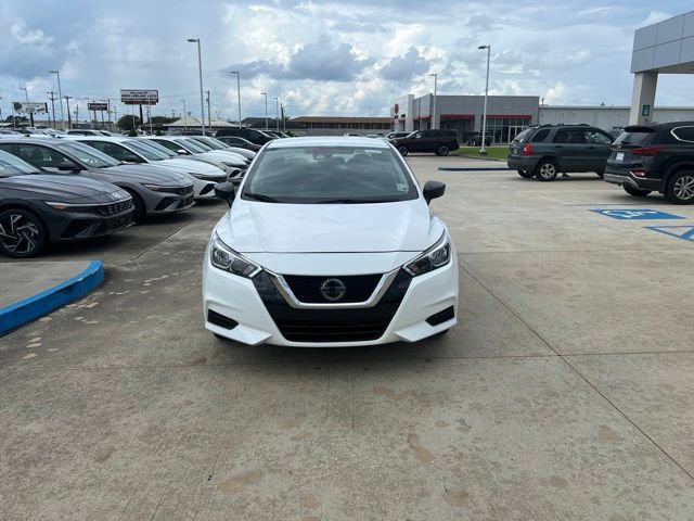 Used 2020 Nissan Versa S FWD image 2