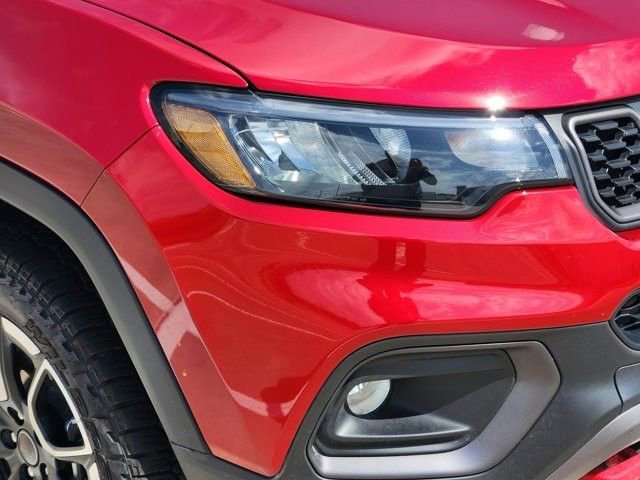 Used 2026 Jeep Compass Trailhawk AWD/4WD image 9