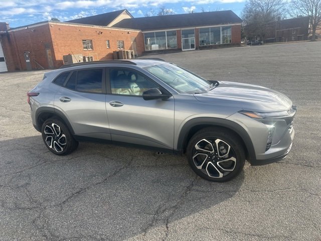 Certified 2024 Chevrolet Trax RS w/ Driver Confidence Package image 4