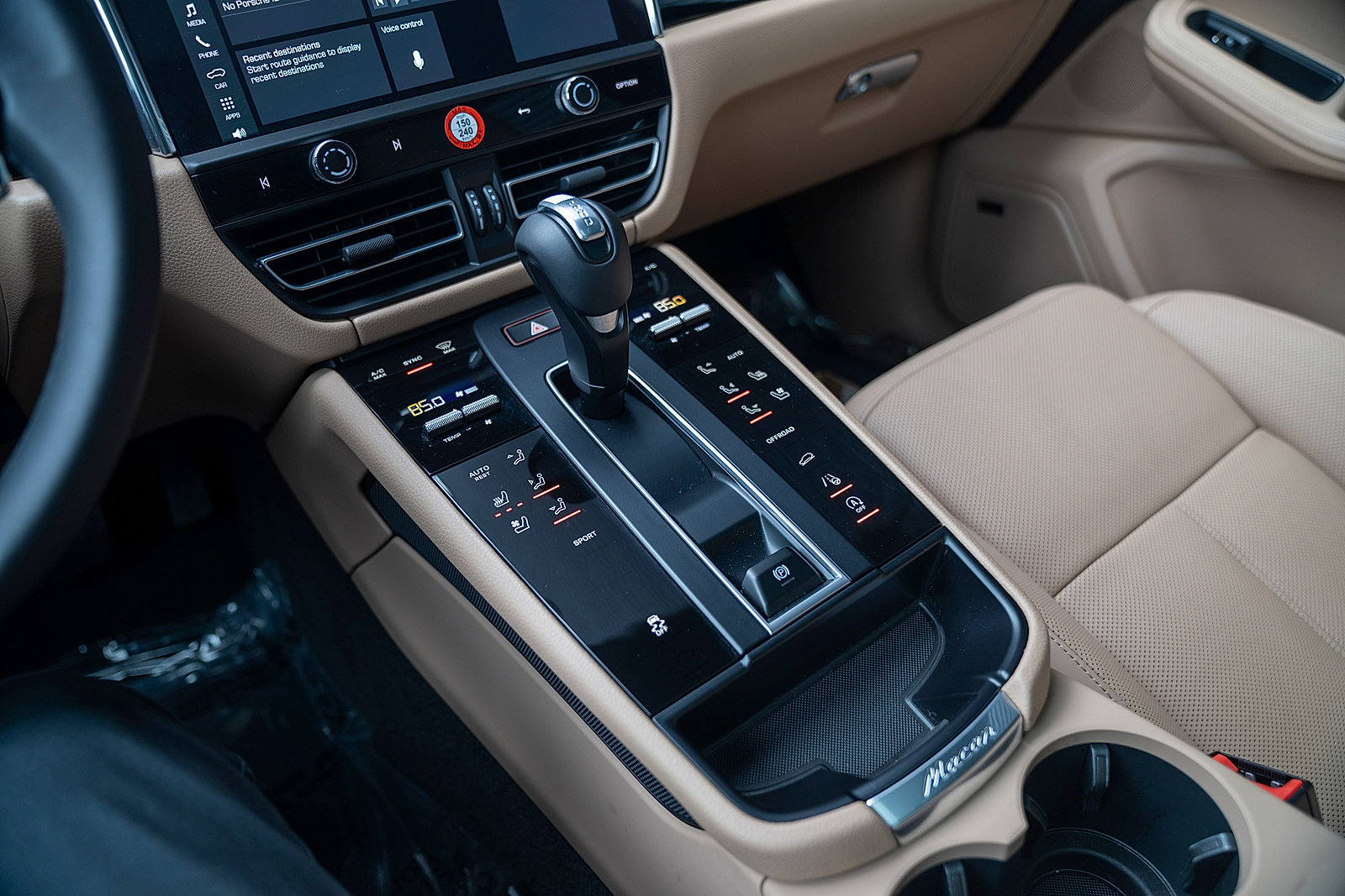 Certified 2026 Porsche Macan AWD/4WD image 13