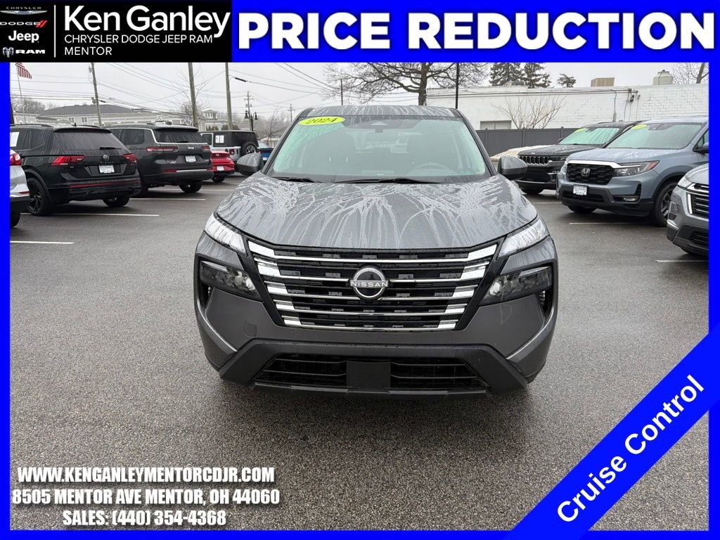 Used 2024 Nissan Rogue SV image 2