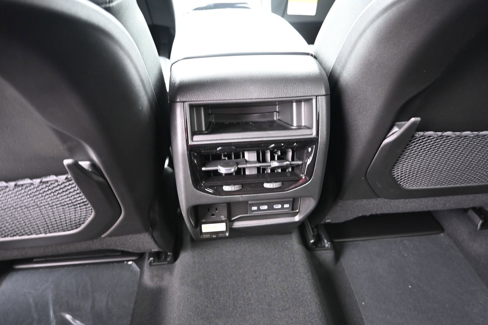 New 2026 Jeep Grand Cherokee Altitude image 17