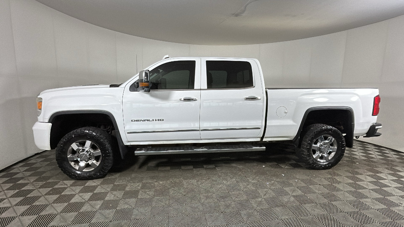 Used 2015 GMC Sierra 3500 Denali AWD/4WD image 5