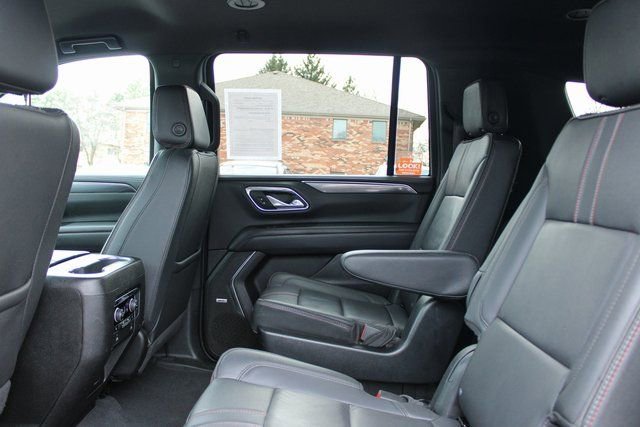 Used 2024 Chevrolet Suburban RST w/ Luxury Package AWD/4WD image 31