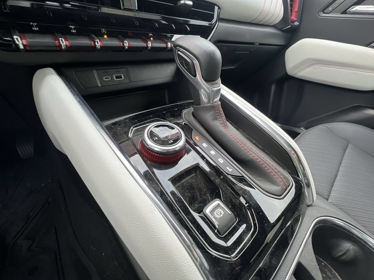 Used 2024 GMC Canyon AT4X AWD/4WD image 16