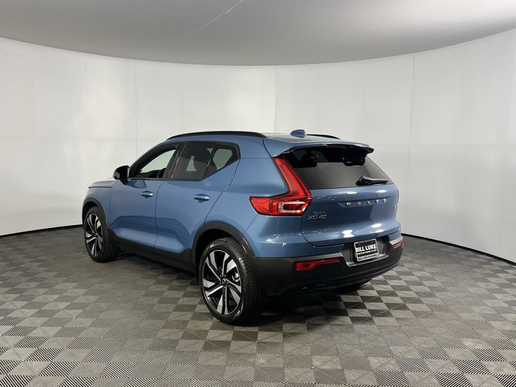 Used 2023 Volvo XC40 B5 Ultimate w/ Protection Package image 9