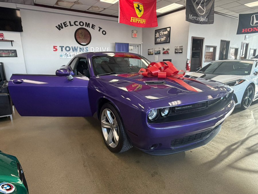 Used 2018 Dodge Challenger SXT w/ Super Sport Group (SS/T) RWD image 14
