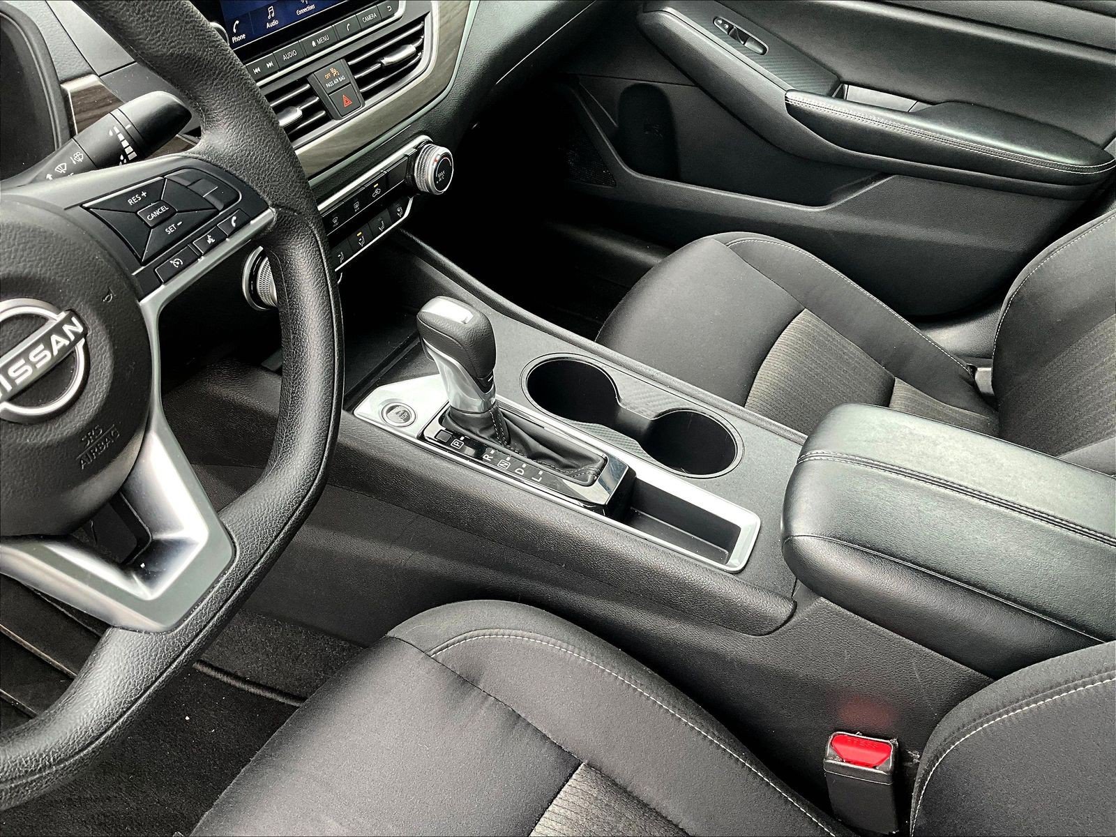 Used 2025 Nissan Altima 2.5 SV FWD image 18