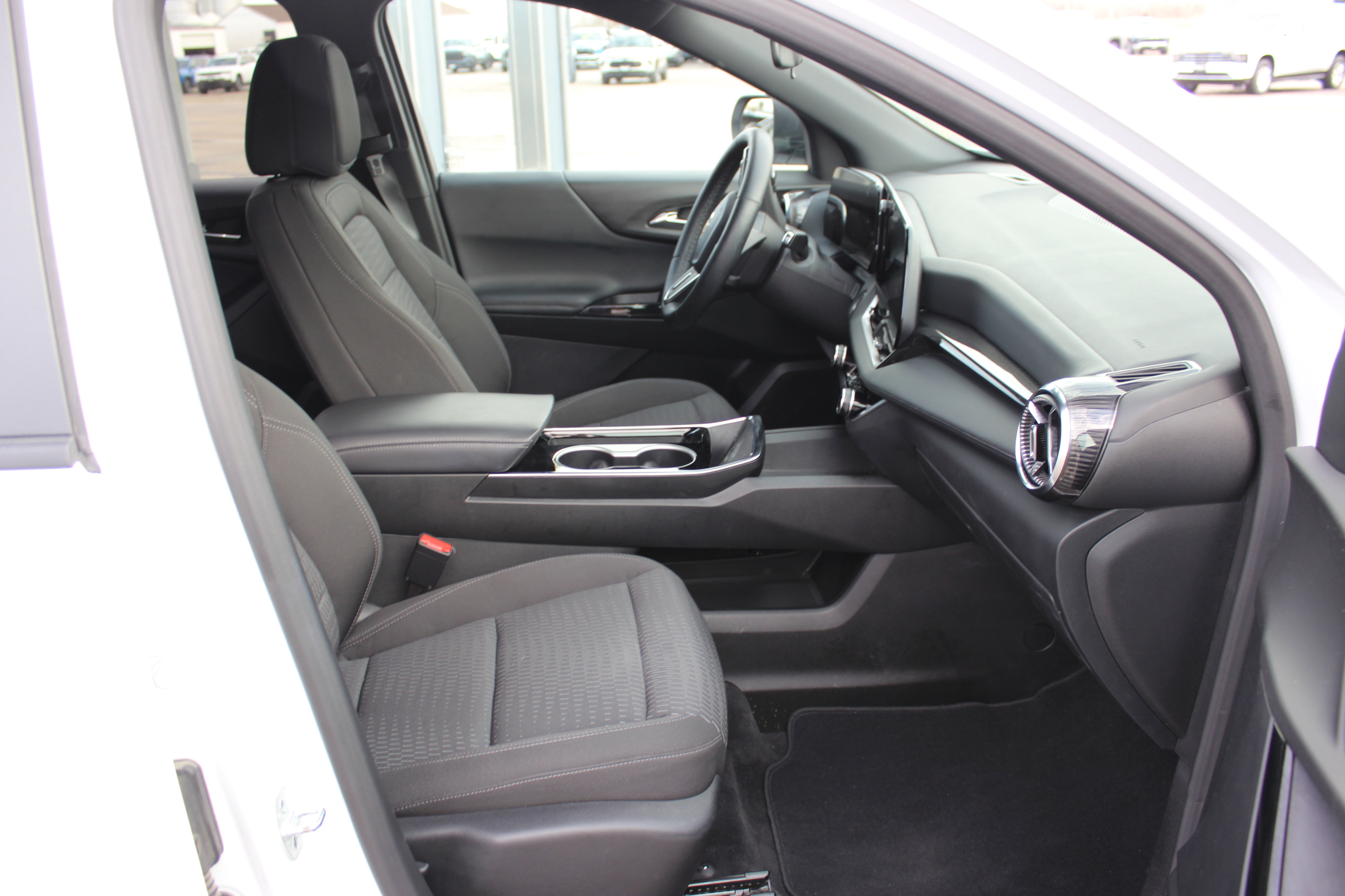 Used 2025 Chevrolet Equinox LT image 12