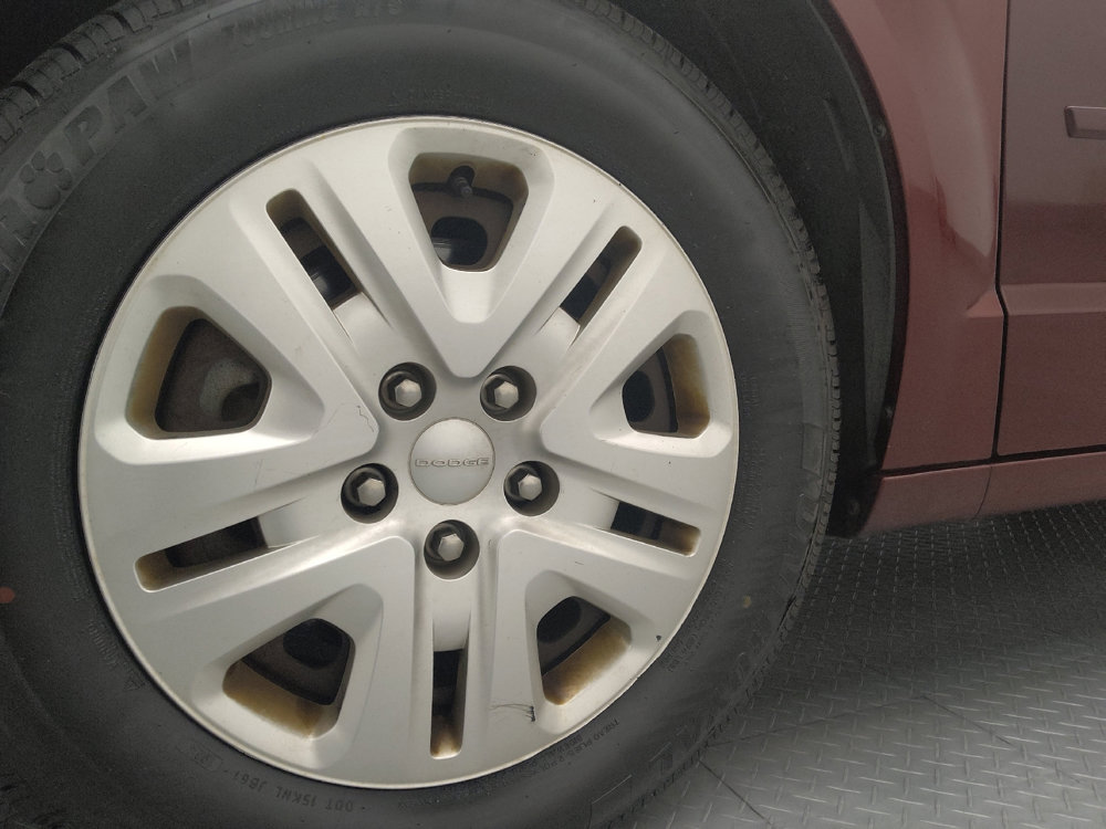 Used 2017 Dodge Grand Caravan SE image 31