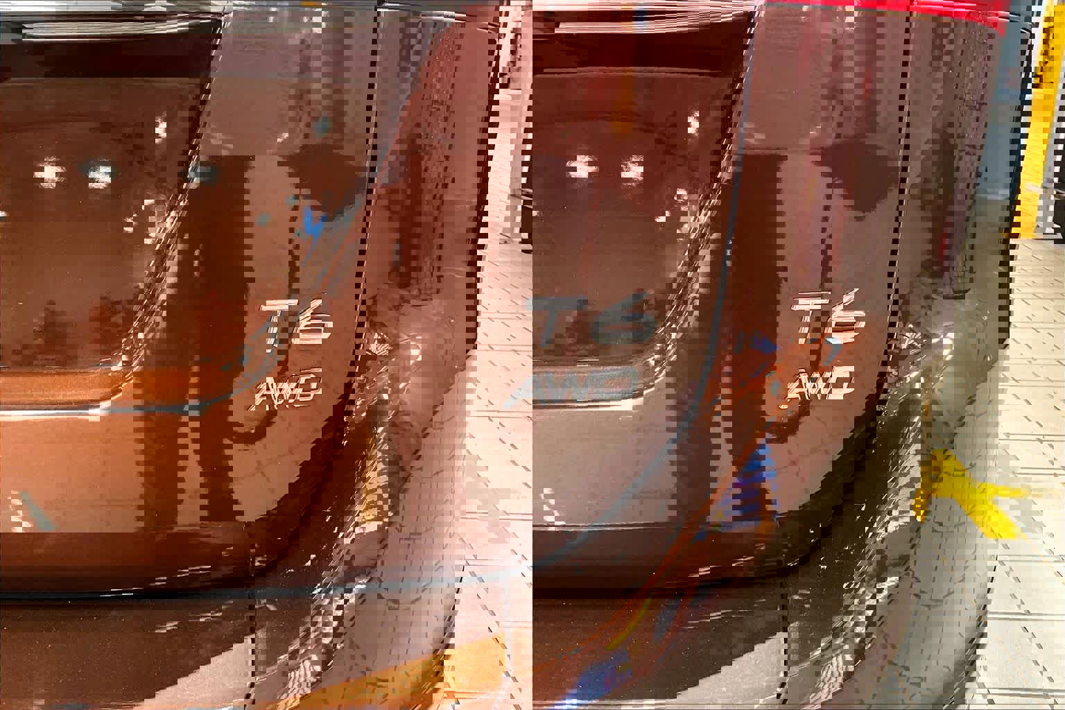 Used 2017 Volvo XC60 T6 Inscription w/ Climate Package AWD/4WD image 10