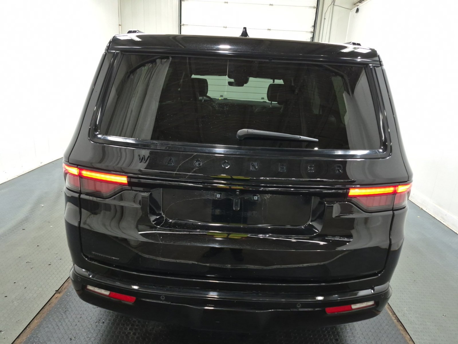 Used 2023 Jeep Wagoneer Series II AWD/4WD image 9