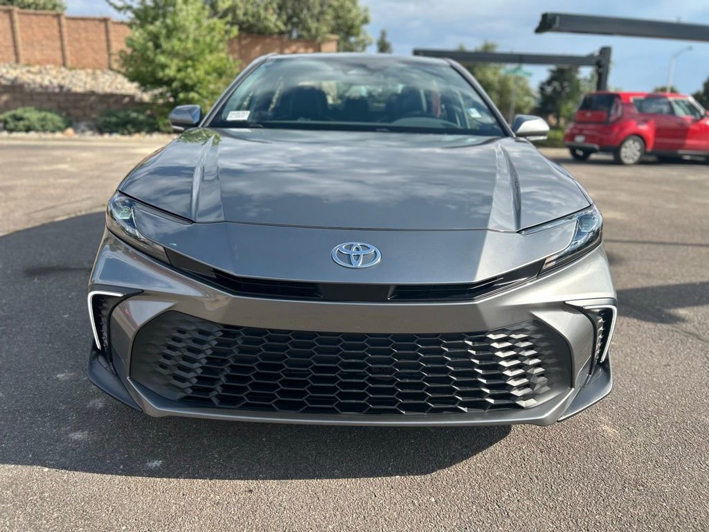 Used 2025 Toyota Camry SE image 2
