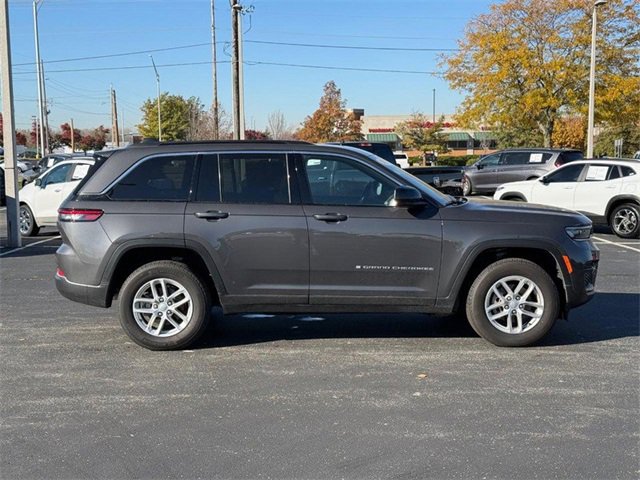 Used 2025 Jeep Grand Cherokee Laredo X image 2