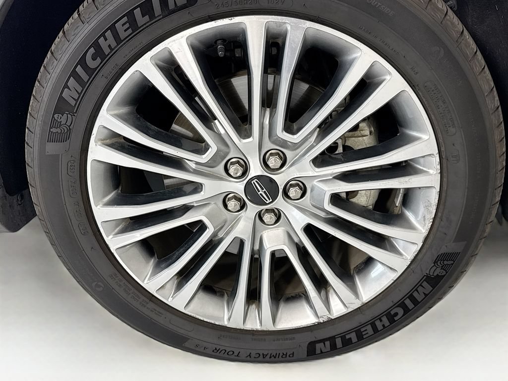 Used 2017 Lincoln MKX Reserve w/ Driver Assistance Package FWD image 32