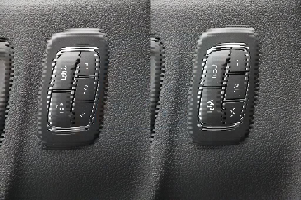 Used 2022 Ford Escape Titanium w/ Titanium Elite Package image 29