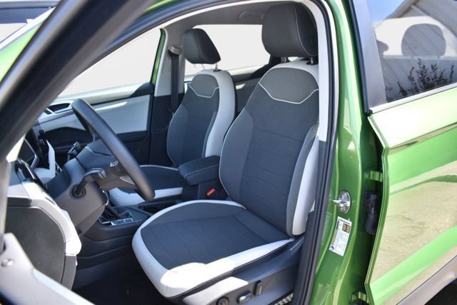 Used 2025 Volkswagen Taos SE FWD image 25