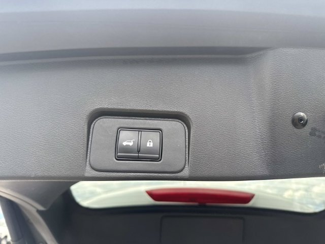 Used 2024 Nissan Rogue SV AWD/4WD image 7