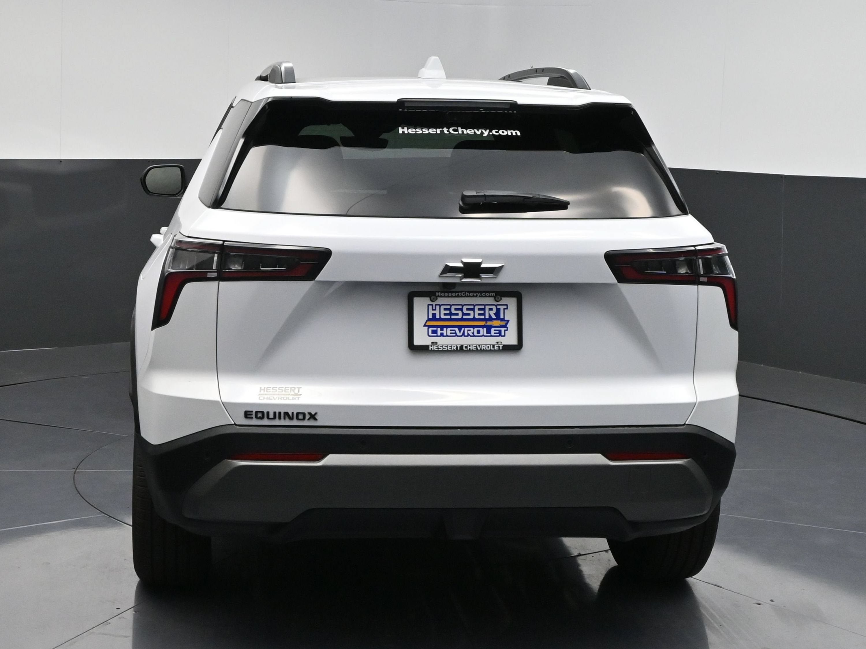 New 2027 Chevrolet Equinox LT w/ Convenience Package II FWD image 7