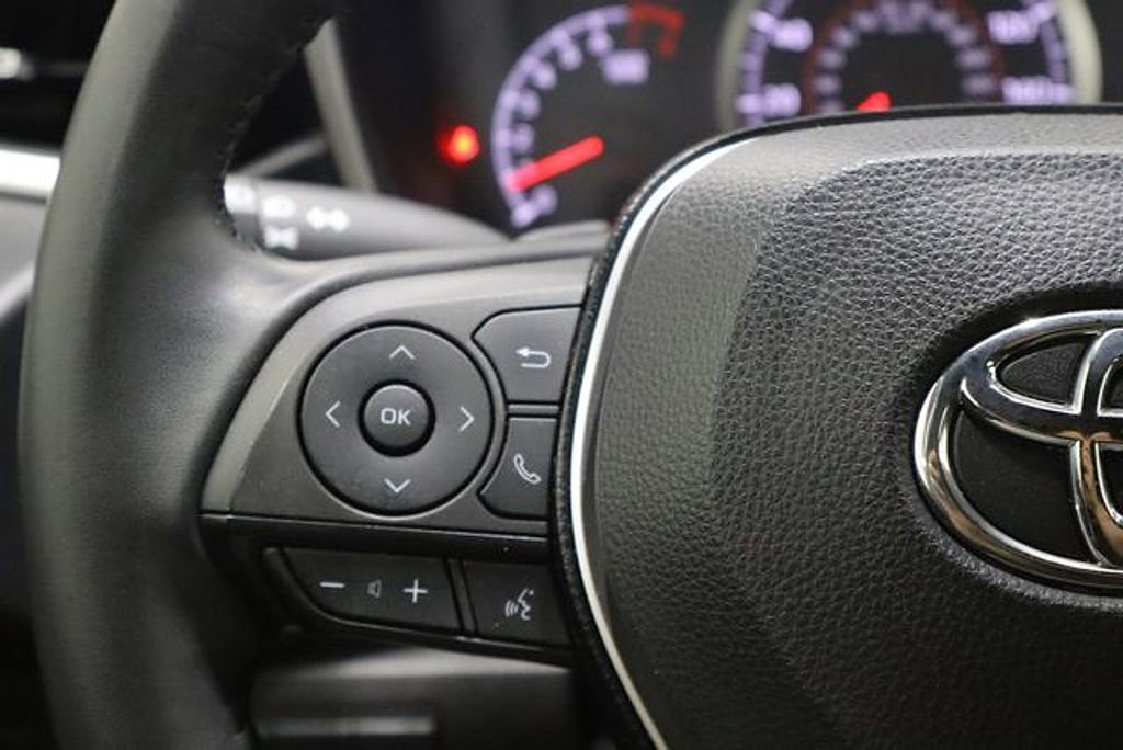 Used 2020 Toyota Corolla SE FWD image 23