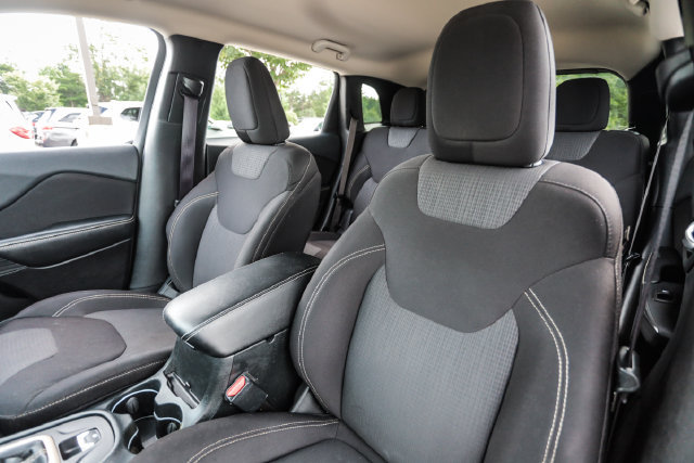Used 2015 Jeep Cherokee Latitude w/ Comfort/Convenience Group AWD/4WD image 48