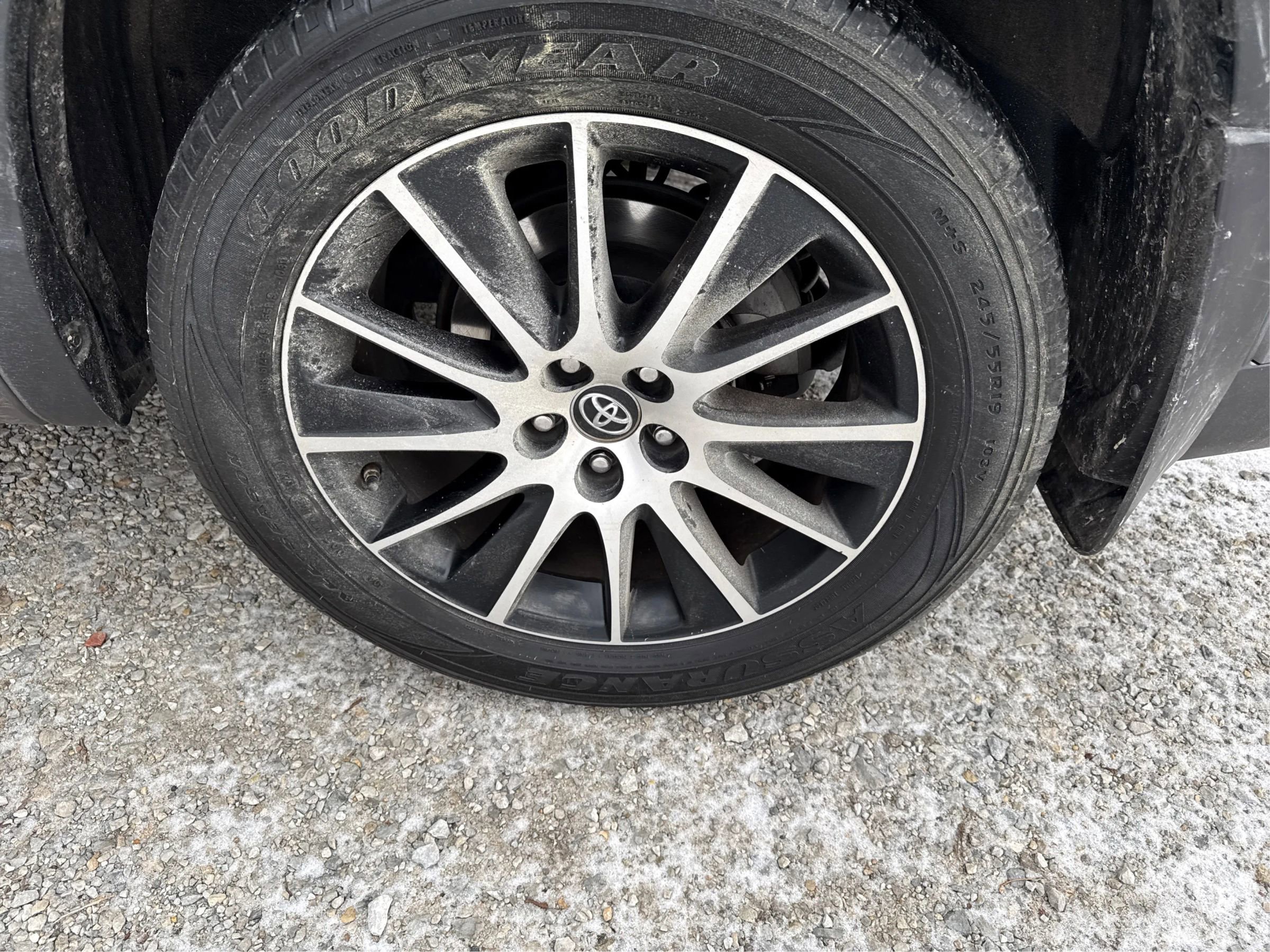 Used 2017 Toyota Highlander SE image 23