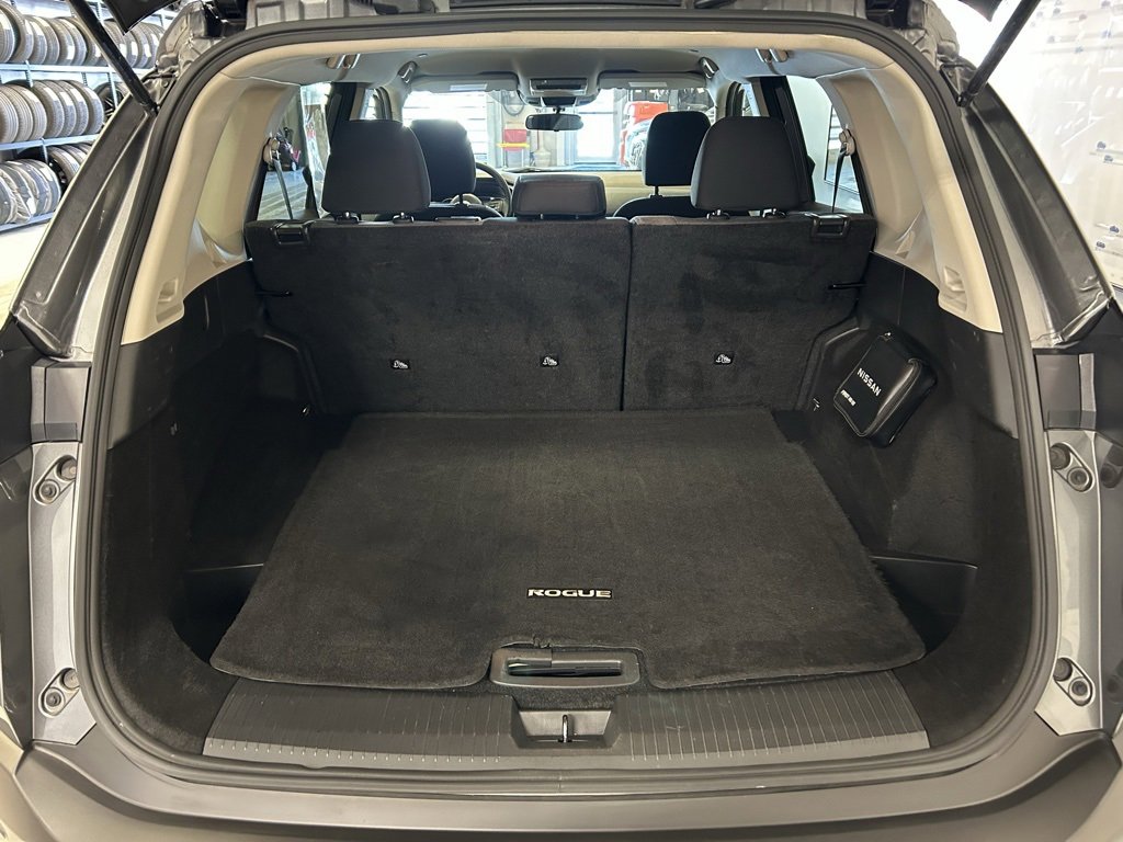 Used 2023 Nissan Rogue SV image 28